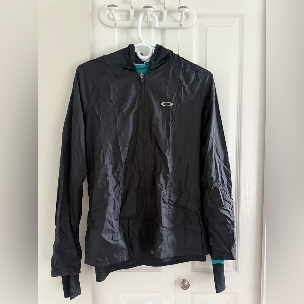 Oakley Black Windbreaker Jacket Sleek Lightweight Design